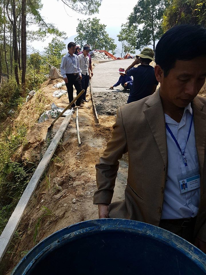 Giám sát thi công đổ bê tông tuyến đường từ Km55 ( BQ-XM) đến điểm trường Mầm non thôn Thiêng Khum Hạ